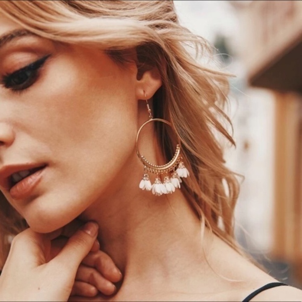 3/$30 💛 Ruffle Drop Earrings - Picture 1 of 4